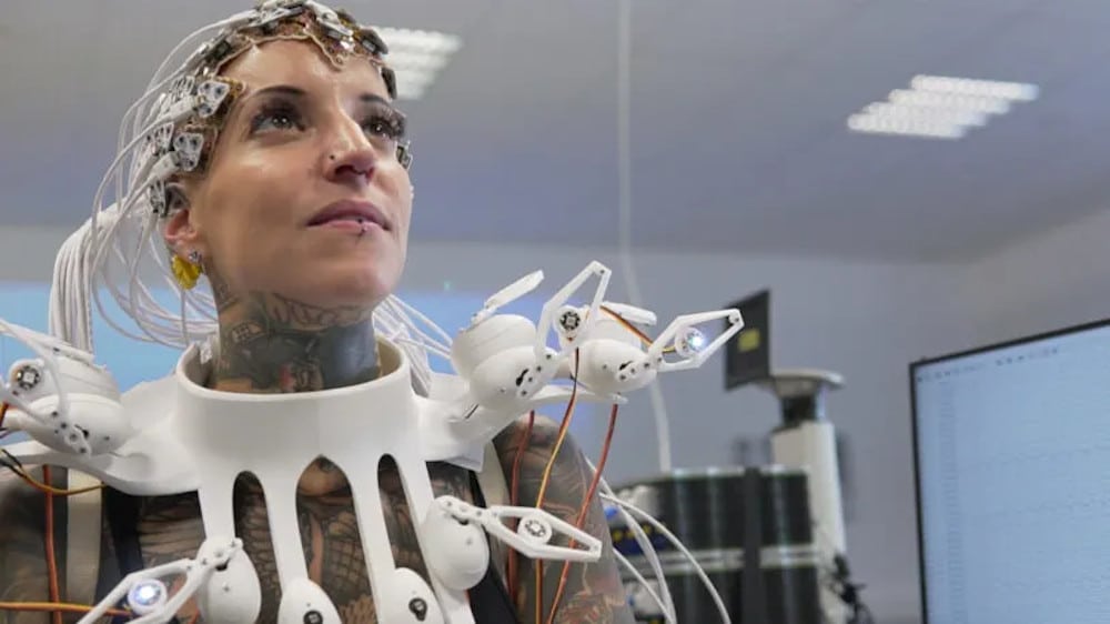 Pangolin robotic dress Anouk Wipprecht