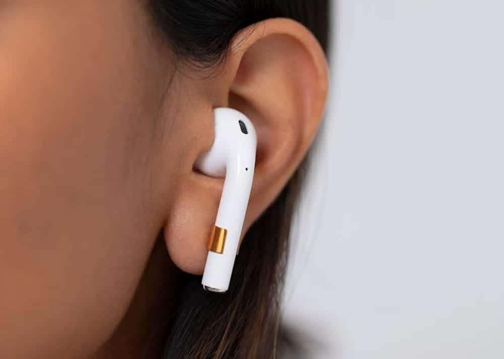 Minimal/Active Tiny Pods earrings